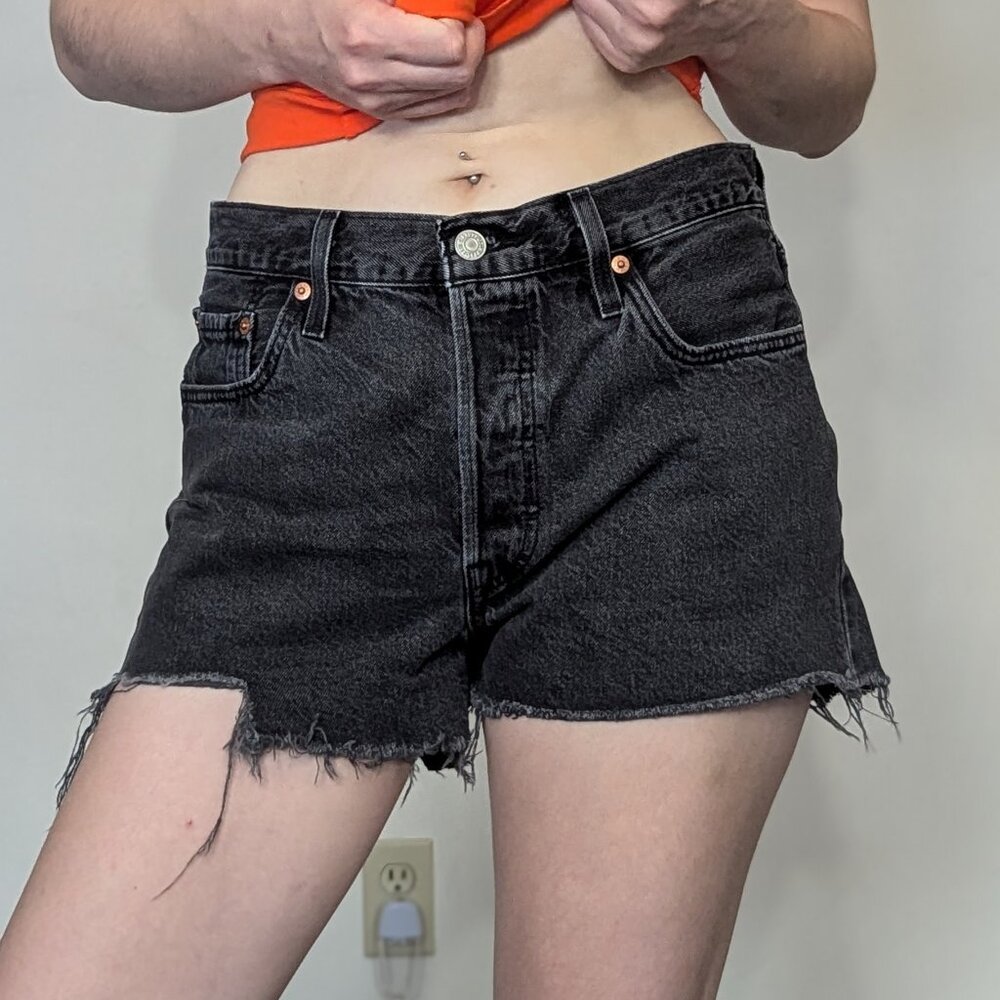 Levi’s 501 High-Rise Denim Cut Off Shorts in Black W29